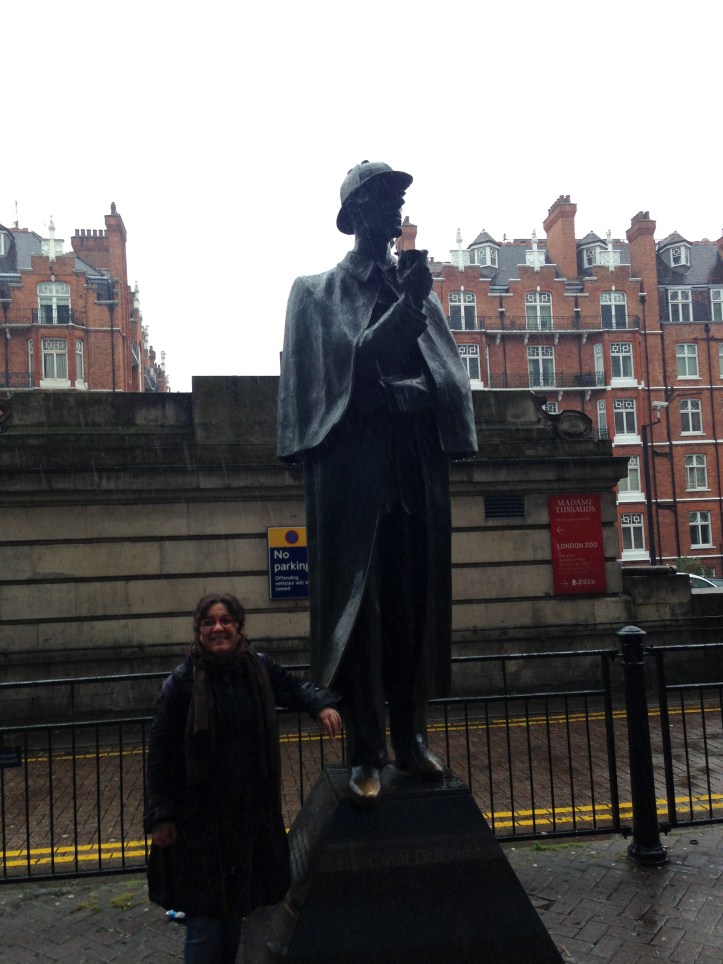 Sherlock Holmes Heykeli-Baker Street